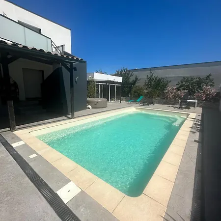 Superbe Dans Avec Piscine Апартаменты *